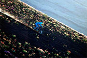 Eric Barone roule sur l'Etna, ses premiers tours de roue sur un volcan, en 1997.
