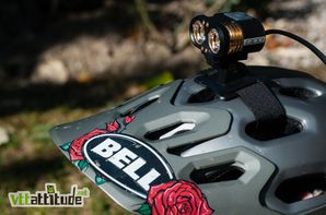 BBB Scope 1300, lampe VTT montée sur le casque