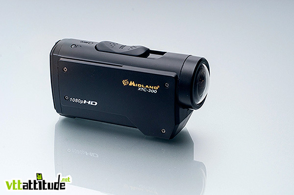 La caméra embarquée Midland XTC 300 est compacte et légère
