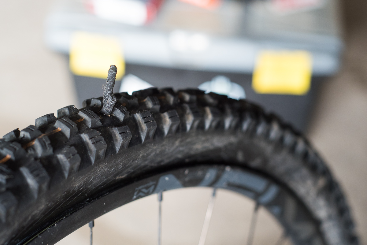 pneu tubeless qui reste collé