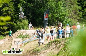 Antoine Bizet en frontflip, easy le garçon.