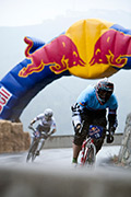 Les phases finales se disputent sous la pluie. Red Bull Road Rage, Saint Lary, Pyrénées