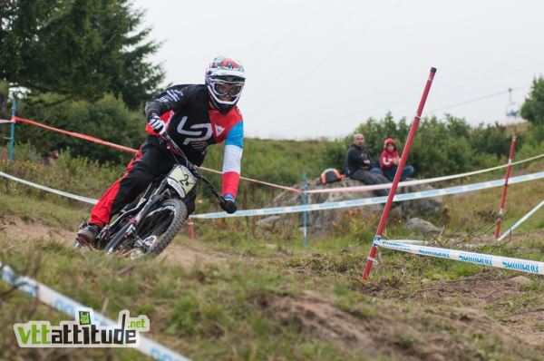 Loris Vergier (Lapierre) écrase la course chez les juniors et remporte le général de la coupe du monde. Encore un frenchie qui monte.