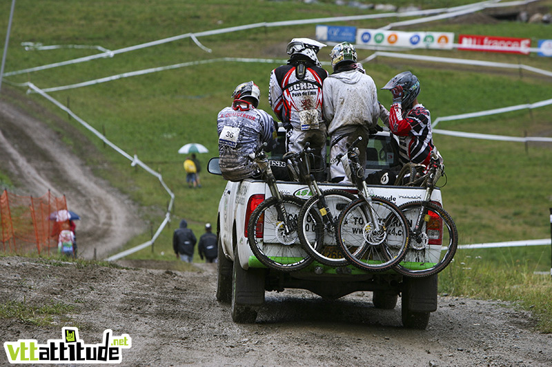 La remontée se fait en 4x4. Championnat de France de VTT 4X 2009, Oz en Oisans.