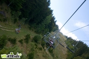 Session freeride sous la remontée en attendant le départ. Coupe Rhne Alpes de VTT de descente, 5ème manche à Méaudre dans le Vercors.