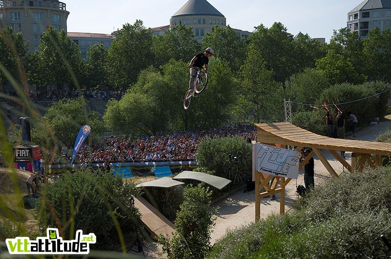 Monstrueux 360 sur le road gap pour Yannick Granieri, 3ème, impressionnant et premier français.