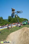 Mike Montgomery, un ricain qui vient de BMX avec la ferme intention d'apporter de la nouveauté dans le slopestyle avec son gros niveau et des figures nouvelles. 