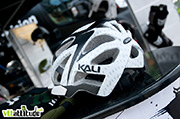 Le casque Kali Protectives pour le XC / enduro : bien couvrant, très joli et surtout très très light.