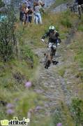 La descente finale par le sentier piéton de Venosc, après la traversée du village des 2 Alpes.