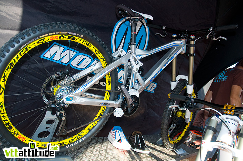 Le nouveau Mondraker Summum, un bike de DH à point de pivot virtuel et amortisseur flottant développé par Fabien Barel.