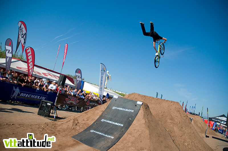 Ca c'est un superman seatgrab bien bien tendu. Finale du Wall Ride Tour 2009 au Roc d'Azur.