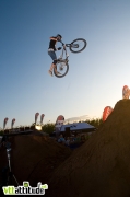 François Kiki Giraud en mode oldschool après un 360 step down qui va bien ! Finale du Wall Ride Tour 2009 au Roc d'Azur.