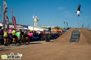 Backflip et pompom girls. Finale du Wall Ride Tour 2009 au Roc d'Azur.