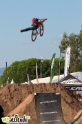 Superman indian air pour Yannick Granieri, second du contest. Finale du Wall Ride Tour 2009 au Roc d'Azur.