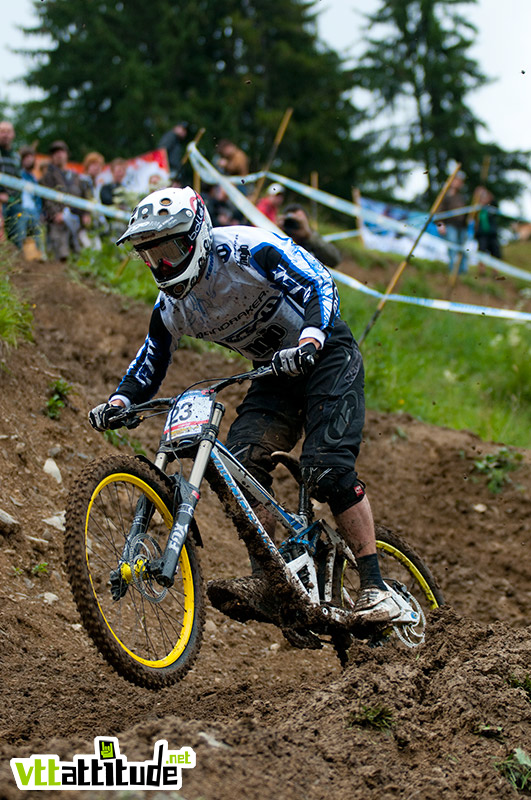 Damien Spagnolo, vice-champion de France, signe la seconde place des qualifs malgré une grosse erreur et signe son premier podium en Coupe du Monde à la 5ème place. On aime et on en redemande !