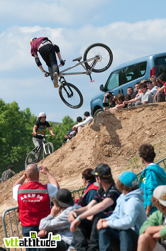 Le jeune belge Thomas Genon est un des rares a passer le transfert, en tailwhip qui plus est !