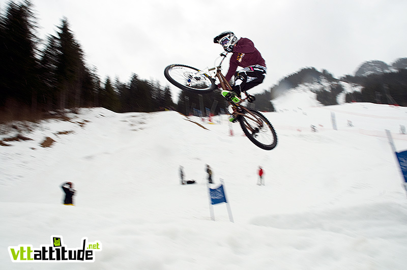 Cyrille Kurtz, le presque régional de l'étape se classe 4ème en 4X et monte sur la 3ème marche du podium final.