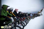 70 riders bien alignés pour le départ de la Razorsnowbike 2010.