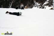 Vincent Pernin fait sa reco en mode otarie. Idéal pour bien sentir le relief sans abimer la neige et bordel, ça va vite !